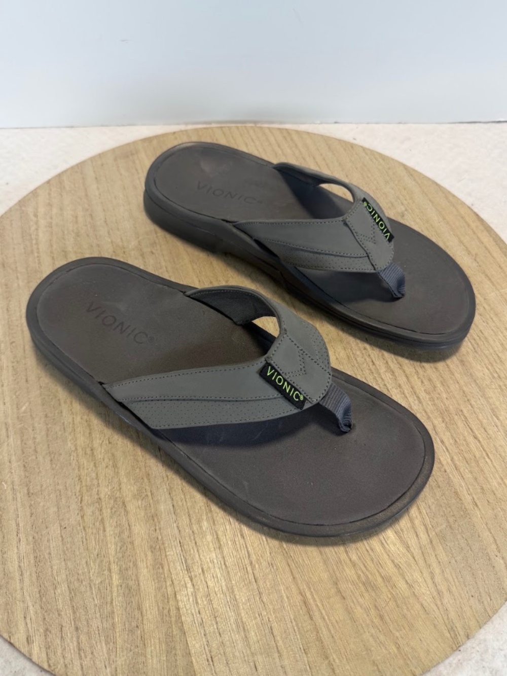 Vionic Ryder Mens 8 Gray Orthotic Arch Support Thong Flip Flop Sandals NWOT